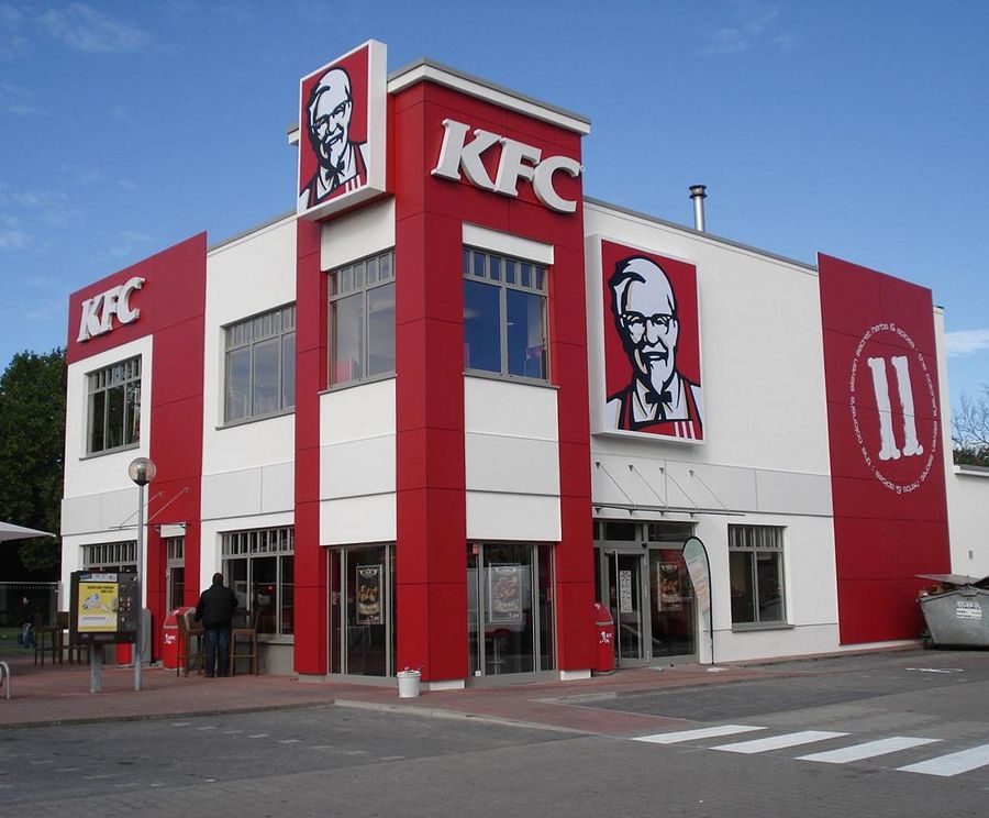 Für KFC übernahm STORCK die Fassadenumgestaltung diverser Filialen