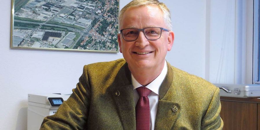 Michel Höll, Geschäftsführender Gesellschafter der Karosseriewerk Heinrich Meyer GmbH, Göttingen Michel Höll, Geschäftsführender Gesellschafter der Karosseriewerk Heinrich Meyer GmbH, Göttingen