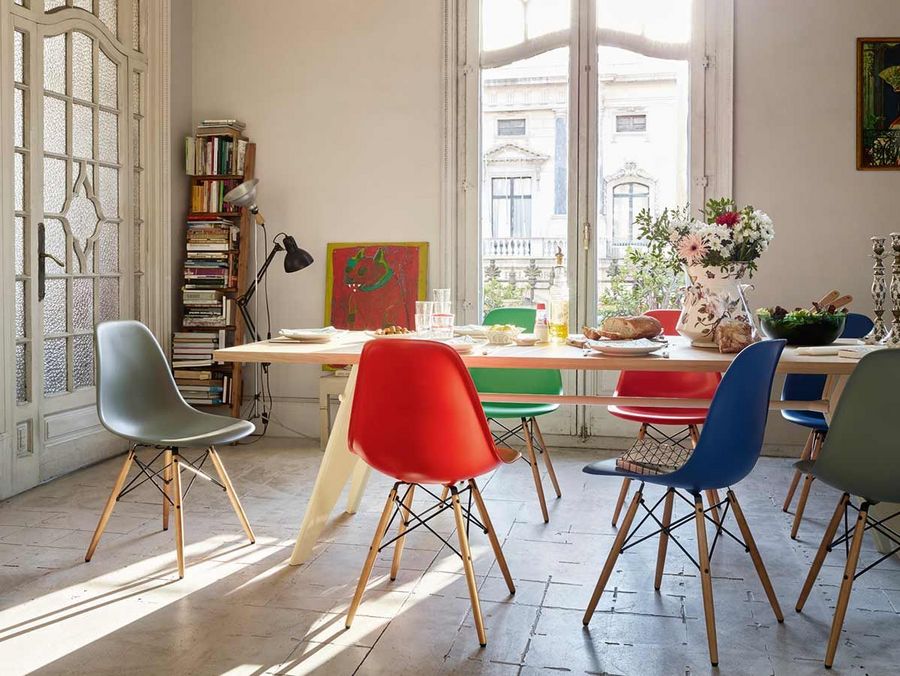 Plastik mit Chic bei Connox: Stuhl ‘Eames’ von Vitra