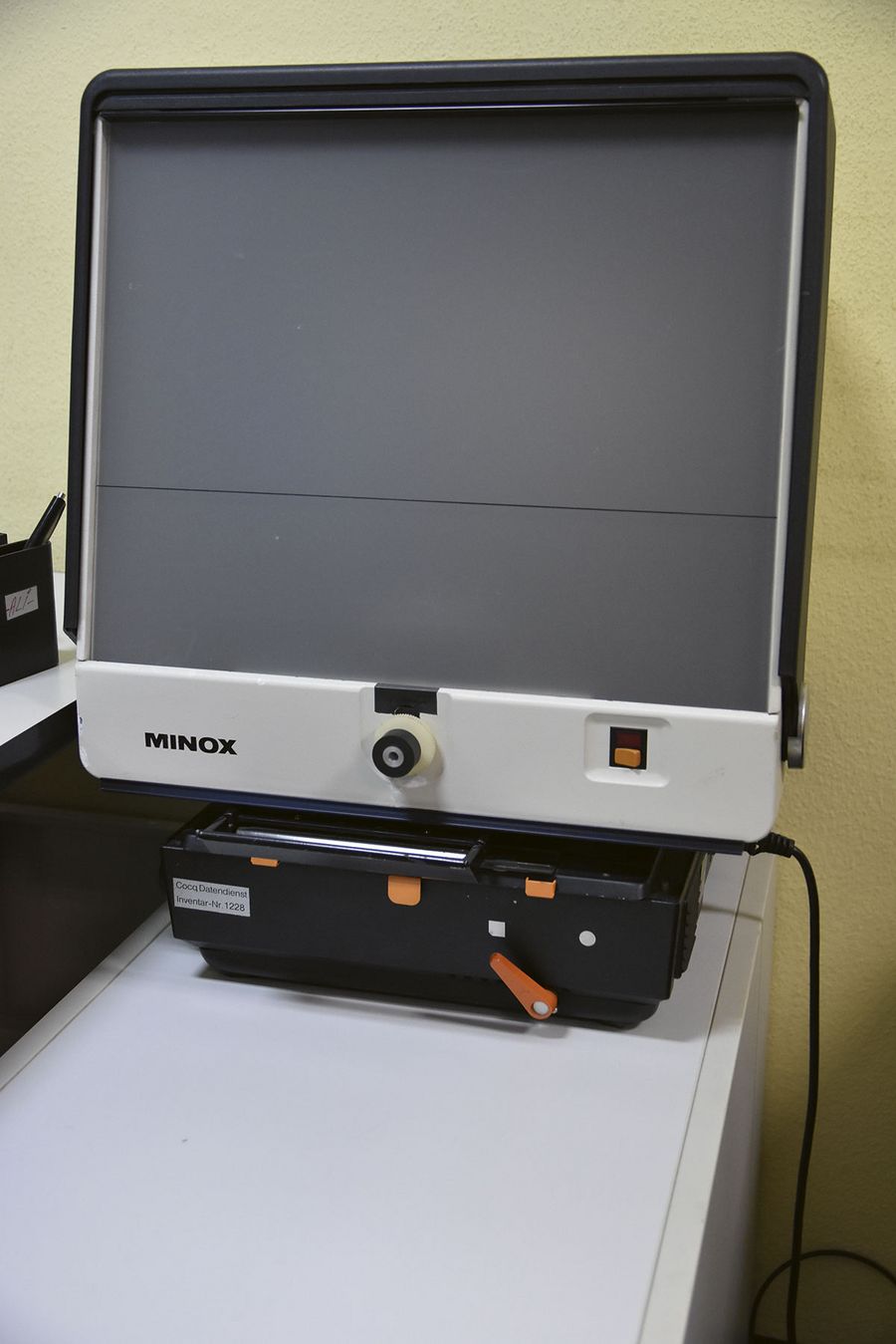 Als Pionier der EDV-gestützten Datenverarbeitung hatte Cocq auch bei der Anwendung des Ausgabeverfahrens für Computerdaten auf Mikrofilm die Nase vorn.