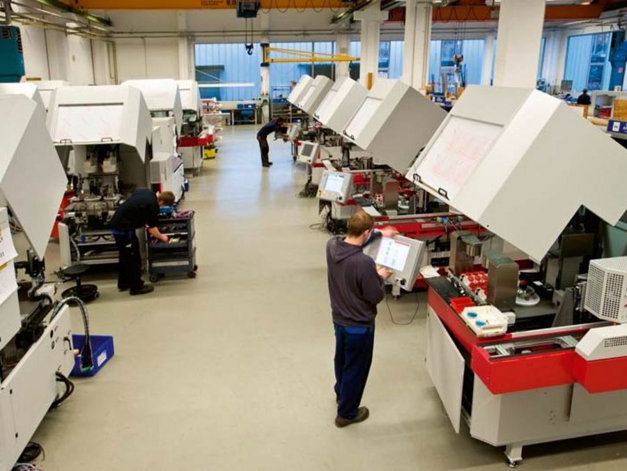 Bauer Maschinen und Technologie Fertigungsbereiche im Werk