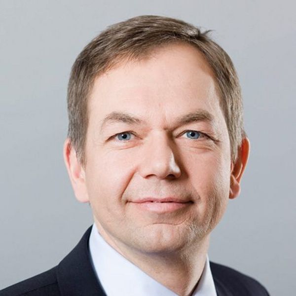 Dr. Bernd Fakesch
