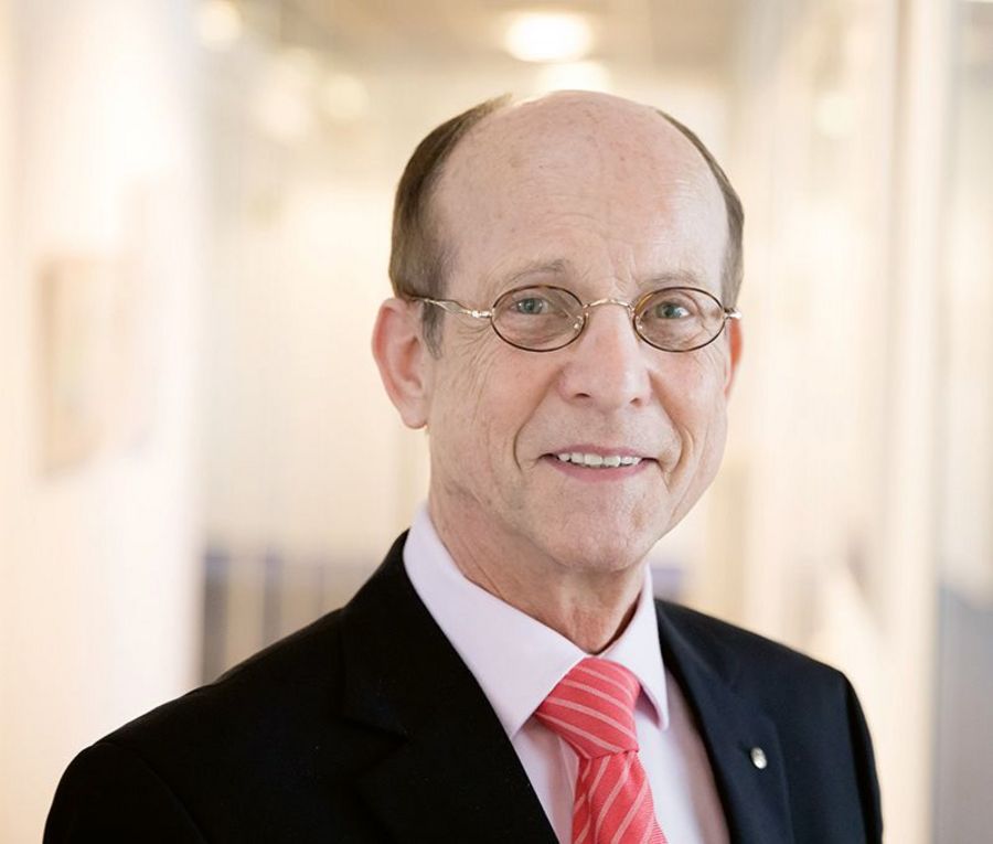 Dr.-Ing. Klaus-Peter Tiemann, Geschäftsführer der RFT kabel Brandenburg GmbH
