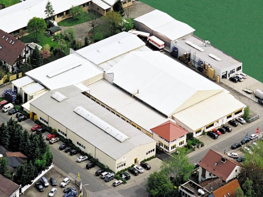 Abgefüllt und komplettiert Abgefüllt und komplettiert