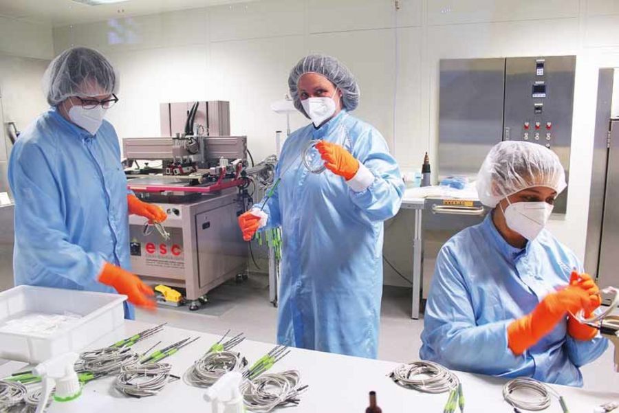 Dr. Langer Medical Fertigung im Reinraum