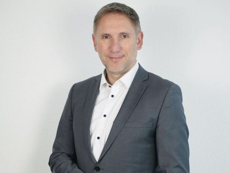 Andere liefern Möbel in vielen Einzelteilen – wir bauen sie für unsere Kunden auf Andere liefern Möbel in vielen Einzelteilen – wir bauen sie für unsere Kunden auf