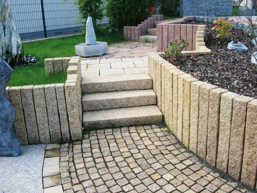 Menz Naturbaustoffe Gelbe Granit-Palisaden Menz Naturbaustoffe Gelbe Granit-Palisaden