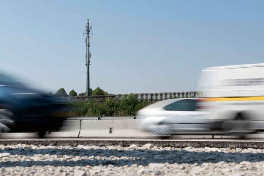 DFMG Deutsche Funkturm Funkturm an einer Autobahn