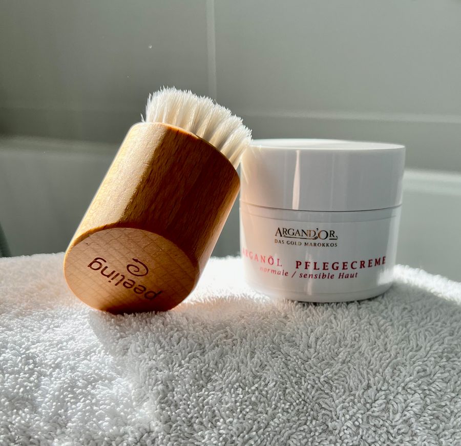 Bürsten ist das neue Peeling! Der neue Trend aus Hollywood. Bürsten ist das neue Peeling! Der neue Trend aus Hollywood.