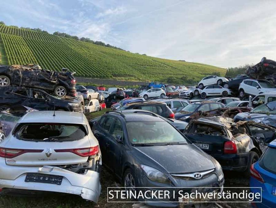 SSH Schaden-Schnell-Hilfe - Autos, die bei der Unwetterkatastrophe im Ahrtal beschädigt wurden