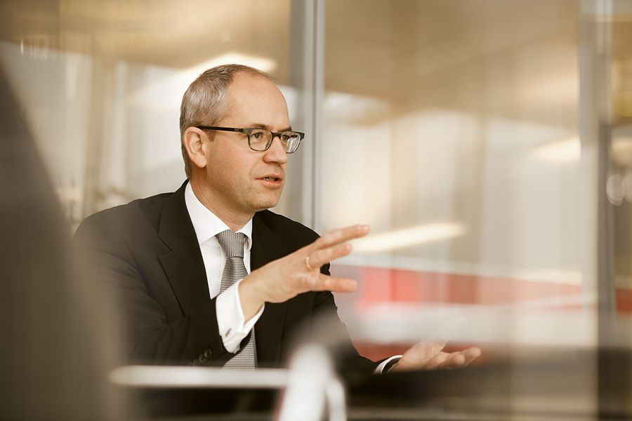 Diplom-Betriebswirt und MBA Wenzel R.B. Hoberg ist seit Februar 2016 Geschäftsführer der TRIUVA Kapitalverwaltungsgesellschaft mbH