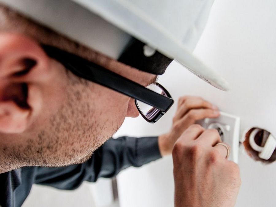 Wie viel Gehalt bekommt ein Elektriker? Wie viel Gehalt bekommt ein Elektriker?