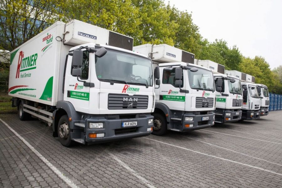 Mit dem eigenen Fuhrpark, zu dem 17 Lkw gehören, werden die Waren bereits am Tag nach der Bestellung zuverlässig ausgeliefert