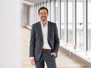Orthopädisch kompetent mit einem Lächeln im Gesicht