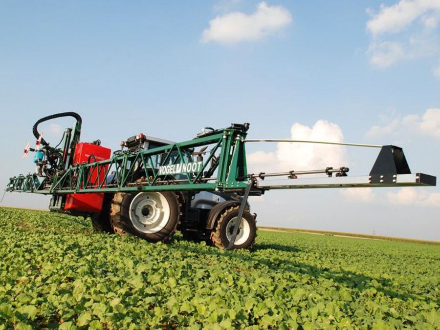 Hohe Bediensicherheit, leistungsstarke Technik: die Anbau-Feldspritze MasterSpray IS pro