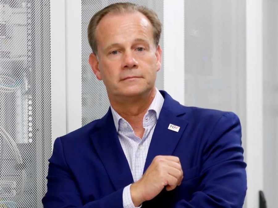 IT-Security ist die Brandbekämpfung des 21. Jahrhunderts IT-Security ist die Brandbekämpfung des 21. Jahrhunderts