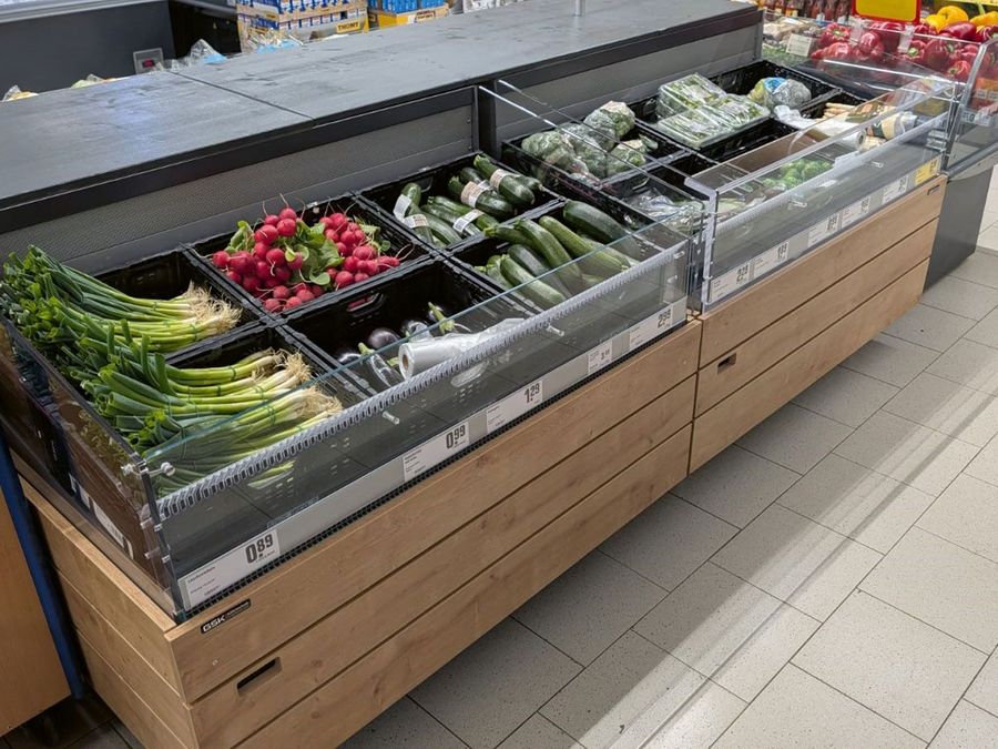 Die Kühlinsel Bancarella verbindet gute Warenübersicht mit direktem Zugriff am Point of Sale