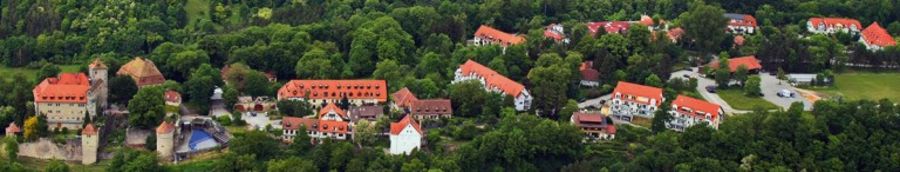 In idyllischer Umgebung alt werden: Luftansicht von Schloß Stetten