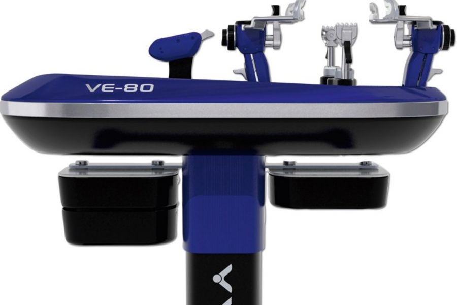 Die Besaitungsmaschine VICTOR VE 80 ermöglicht präzises und schnelles Besaiten