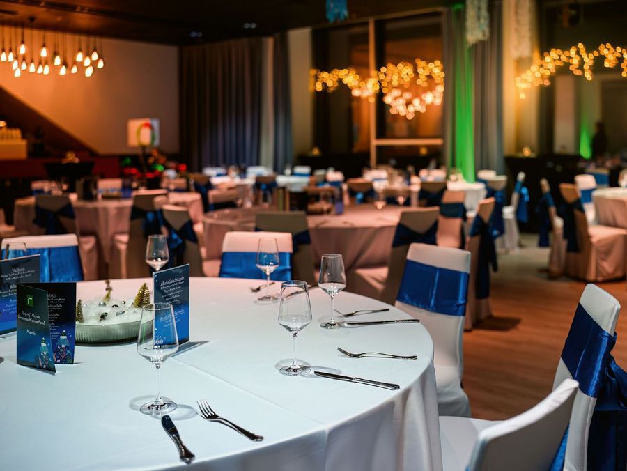 Bei einer Weihnachtsfeier im Lighthouse10, der Event-Location des Hauses des Meeres Bei einer Weihnachtsfeier im Lighthouse10, der Event-Location des Hauses des Meeres