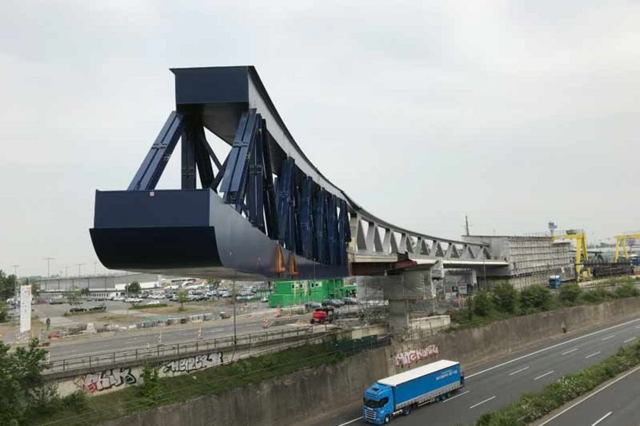 MCE Brücke Nordstern auf der Düsseldorfer Stadtbahnlinie U 81