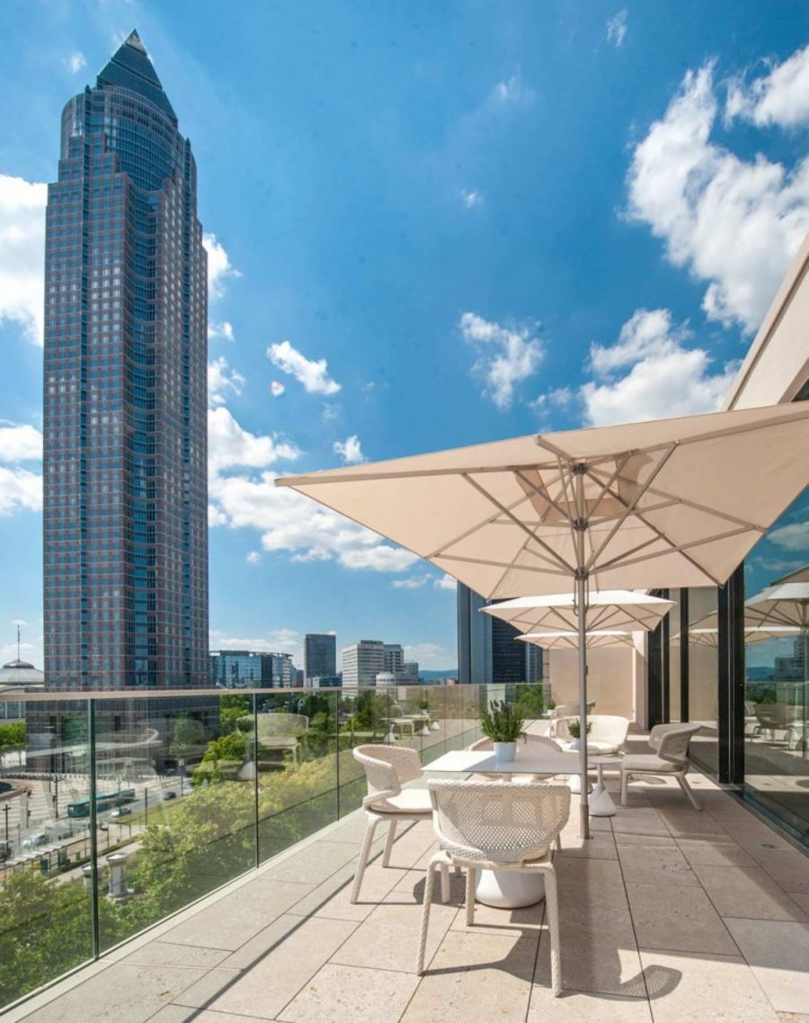 Terrasse auf der siebten Etage des Grandhotels