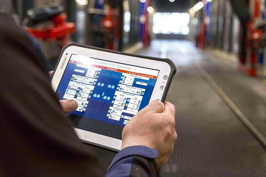 Die Service-Steuerung der Waschanlagen erfolgt einfach und modern per Touch-Pad