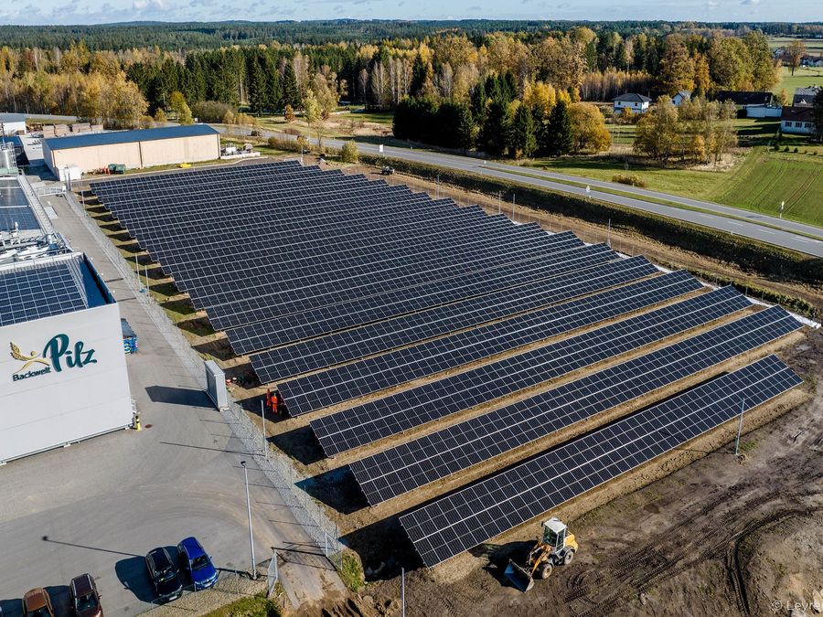 Neue Freiflächen-PV-Anlage startklar