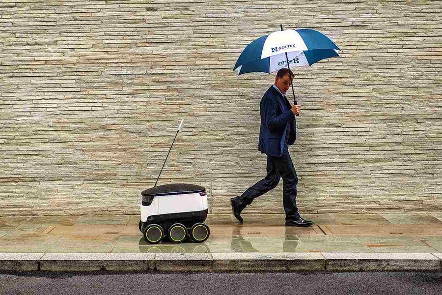 Roboter von Starship Technologies in der Auslieferung.