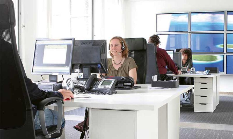 TV-Wartezimmer - Servicemitarbeiter im Einsatz