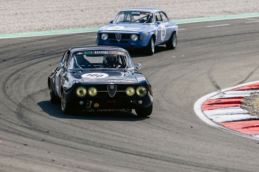 Rennsport aus Leidenschaft: Mit dem Alfa Romeo GTAm ist der OKP Racing Club auf historischen Rennstrecken unterwegs.