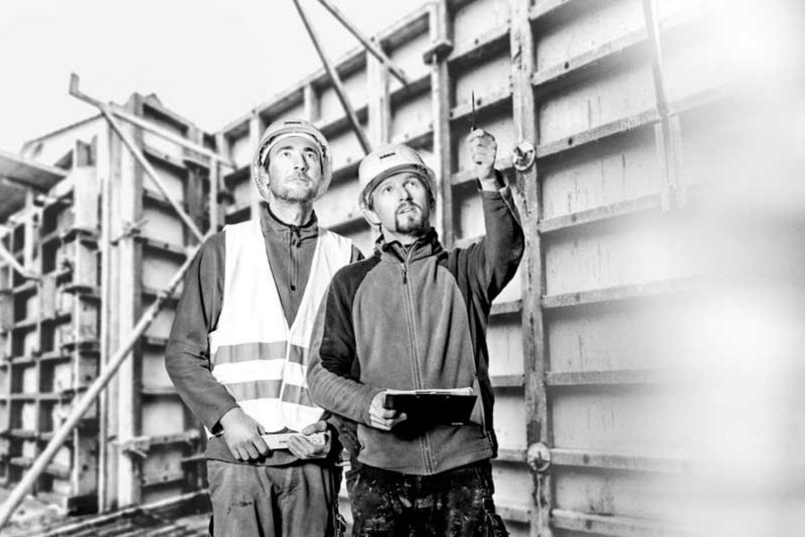 Gottlob Stäbler Besprechung auf der Baustelle