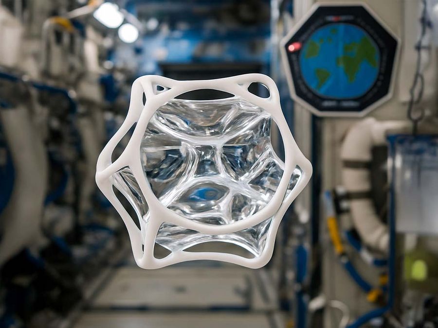 Neue 3D Rekonstruktion mit negativer Krümmung aus dem Weltraum