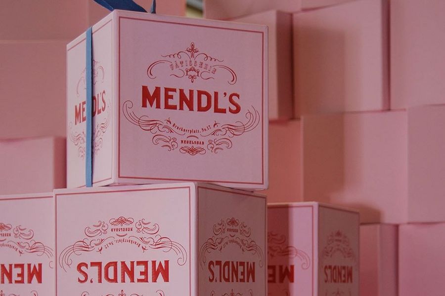 Die berühmten Mendl‘s Boxen, aus dem Film „The Grand Budapest Hotel“ kommen von FAPACK.