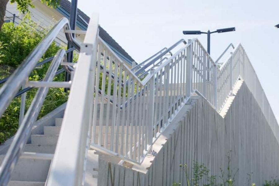 Bosch Beton Stützwand- und Treppenlösung