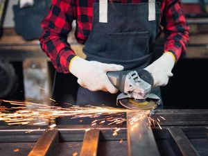 Arbeitserleichterungen im Betrieb: Tipps, um den Arbeitsplatz möglichst ergonomisch zu gestalten