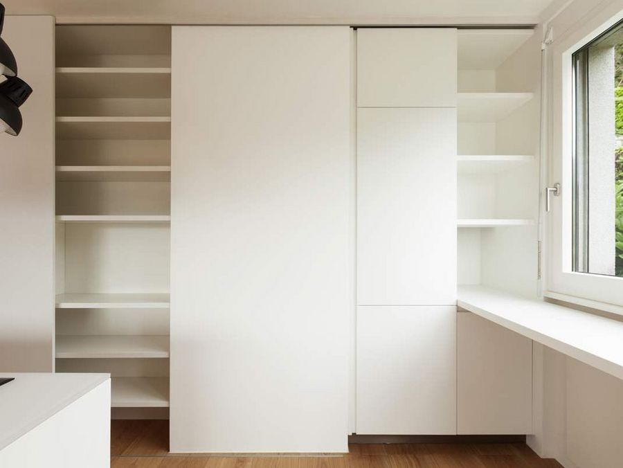 Kleiderschrank mit Schiebetür: Kleidung gut organisieren