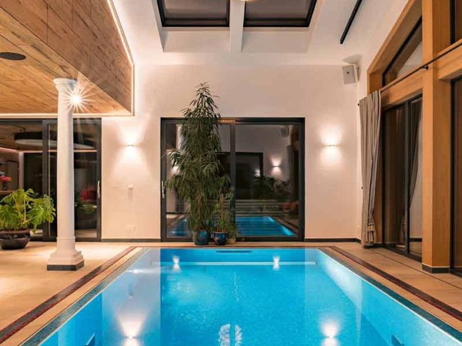 J.D. Schwimmbad-Bau & Design Poolhaus von innen
