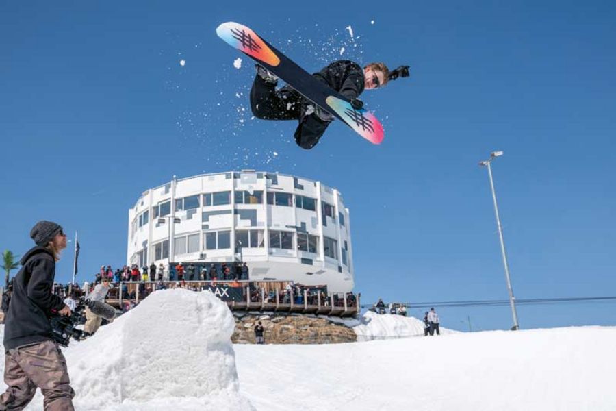 Mountain Vision -  Snowboarden