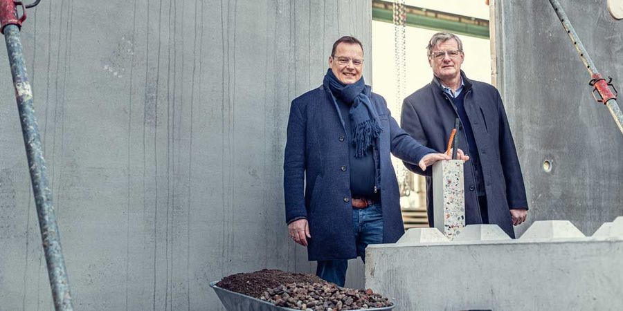 Hans-Jürgen Büscher, Geschäftsführer und Wolfgang Büscher, Geschäftsführender Gesellschafter der Betonwerk Büscher GmbH & Co. KG Hans-Jürgen Büscher, Geschäftsführer und Wolfgang Büscher, Geschäftsführender Gesellschafter der Betonwerk Büscher GmbH & Co. KG