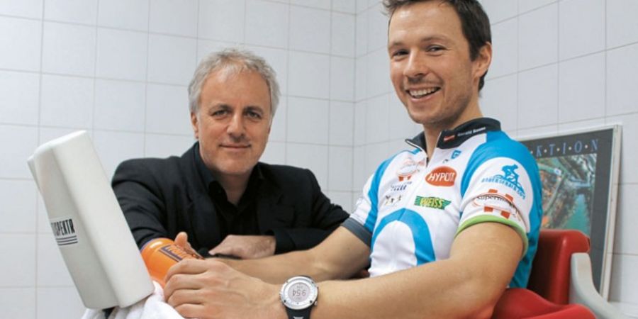 Geschäftsführer Bernd Eckerstorfer und Extremradsportler Gerald Bauer sind begeistert von der Wirksamkeit von HYPOXI®.