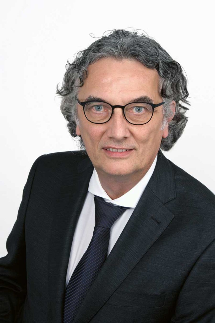 Dr. Hans-Georg Feldmeier, CEO der Dermapharm Holding SE und der Dermapharm AG