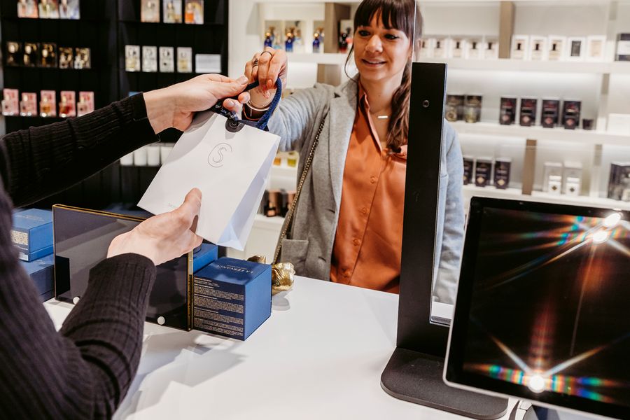 Nahtlos vernetzt: Im Store greifen Service und digitale Daten intelligent ineinander – für ein stimmiges Einkaufserlebnis, das Komfort und Markenbindung vereint