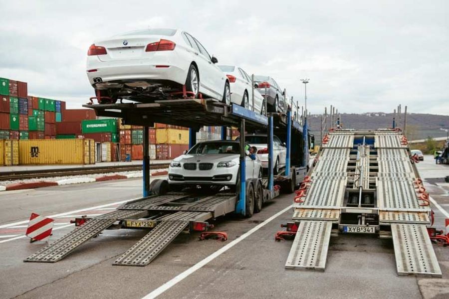 Vako Logistik KFZ-Transport auf der Straße