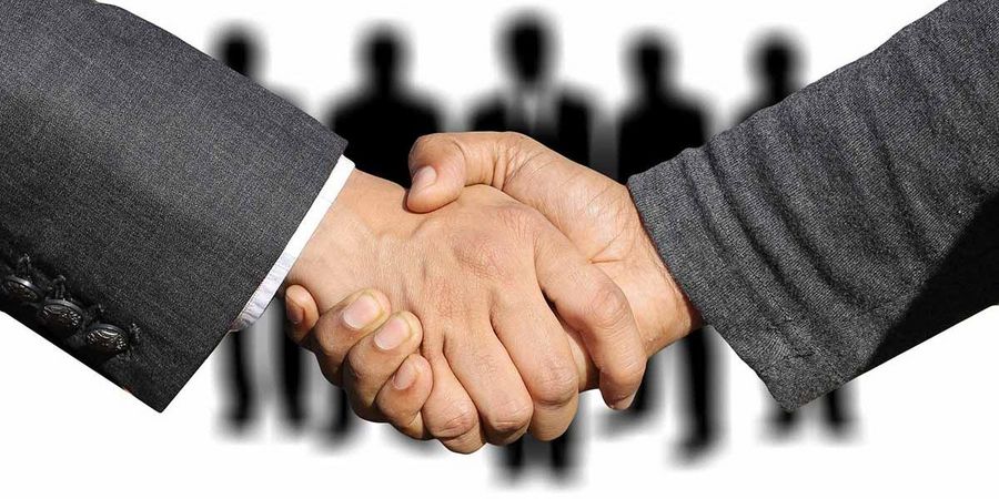 Welche Arten des Handschlags zur Begrüßung gibt es? Welche Arten des Handschlags zur Begrüßung gibt es?