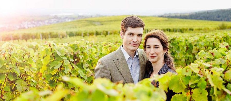 Desiree und Dodo Eser im Weinbaugebiet