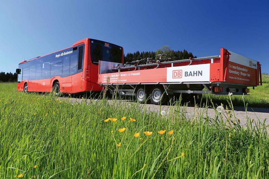 Bus mit Fahrradanhänger