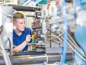 Spezialist für Präzision in Spritzguss und Prüftechnik