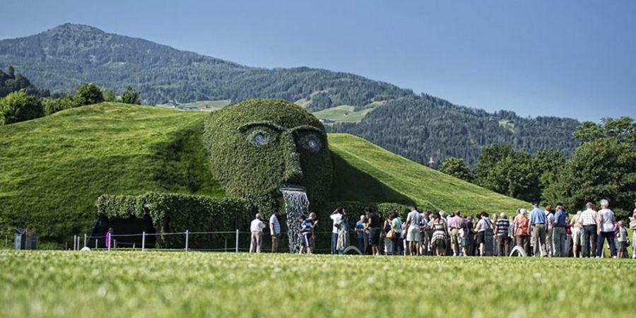 Die Swarovski Kristallwelten in Wattens locken jährlich Millionen Besucher an.