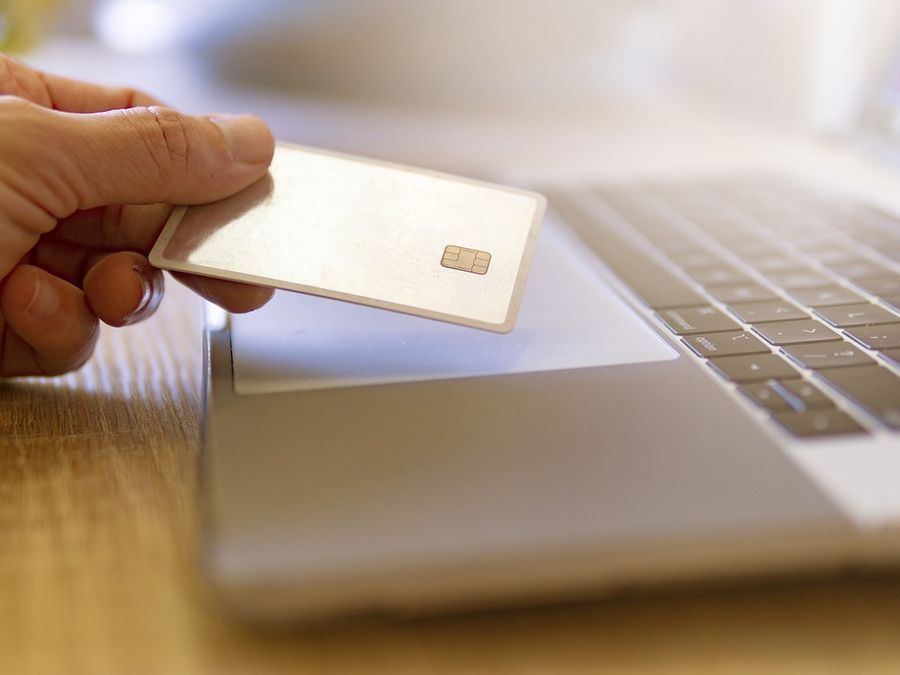 Ohne Millionen zum Erfolg: So behaupten sich kleine Plattformen im E-Commerce